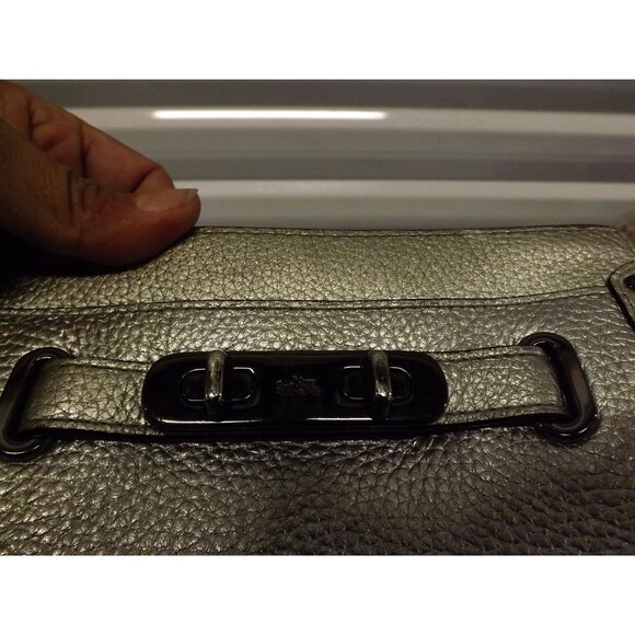 Coach Metallic Swagger Clutch Crossbody Bag Silver Secure Turnlock Closure - Picture 6 of 15